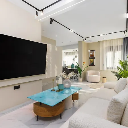 Amelie By Halu! 2-bd Modern Apartment