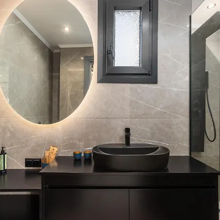 Amelie By Halu! 2-bd Modern Apartment